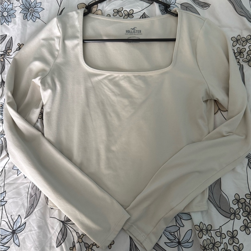 Hollister Off-White Long Sleeve Women's Tee